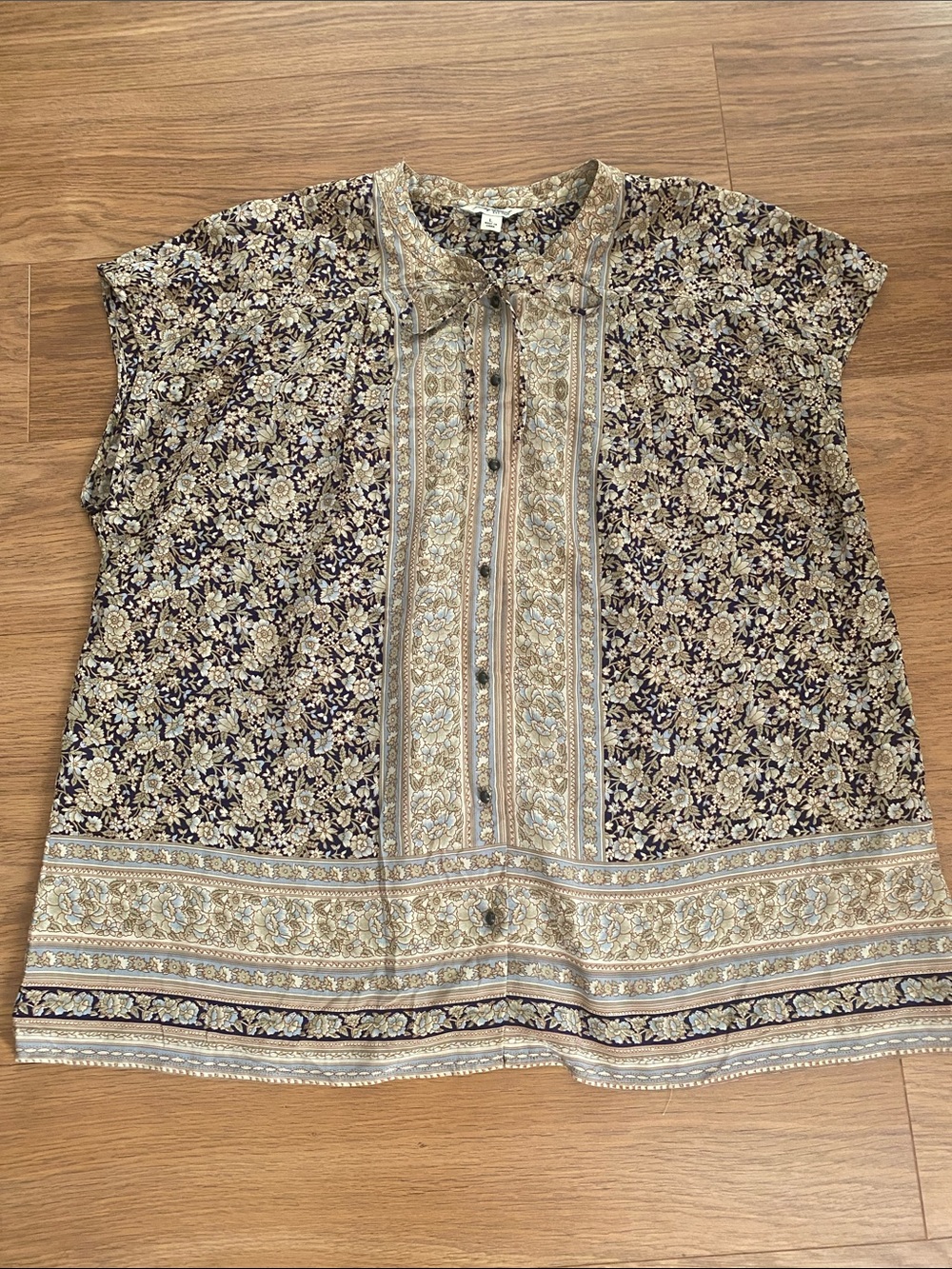 Lucky Brand Navy Blue and Beige Floral Top 100% Silk Blouse Women’s Size L